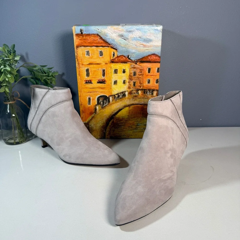Bella Vita Light Taupe Leather Suede Pointed Toe Kitten Heel Ankle Boots Size 10
